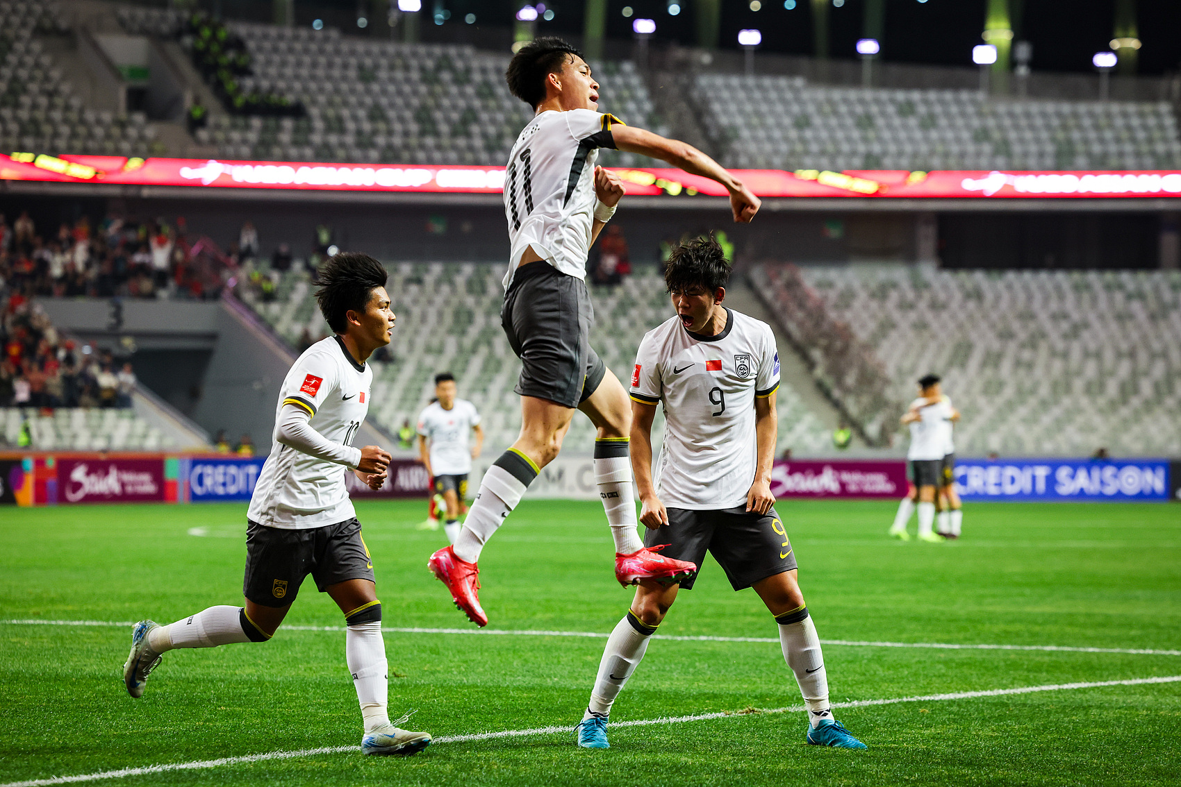  全面壓制！國青半場控球率高達(dá)7成，射門比9-3，造對方3張黃牌