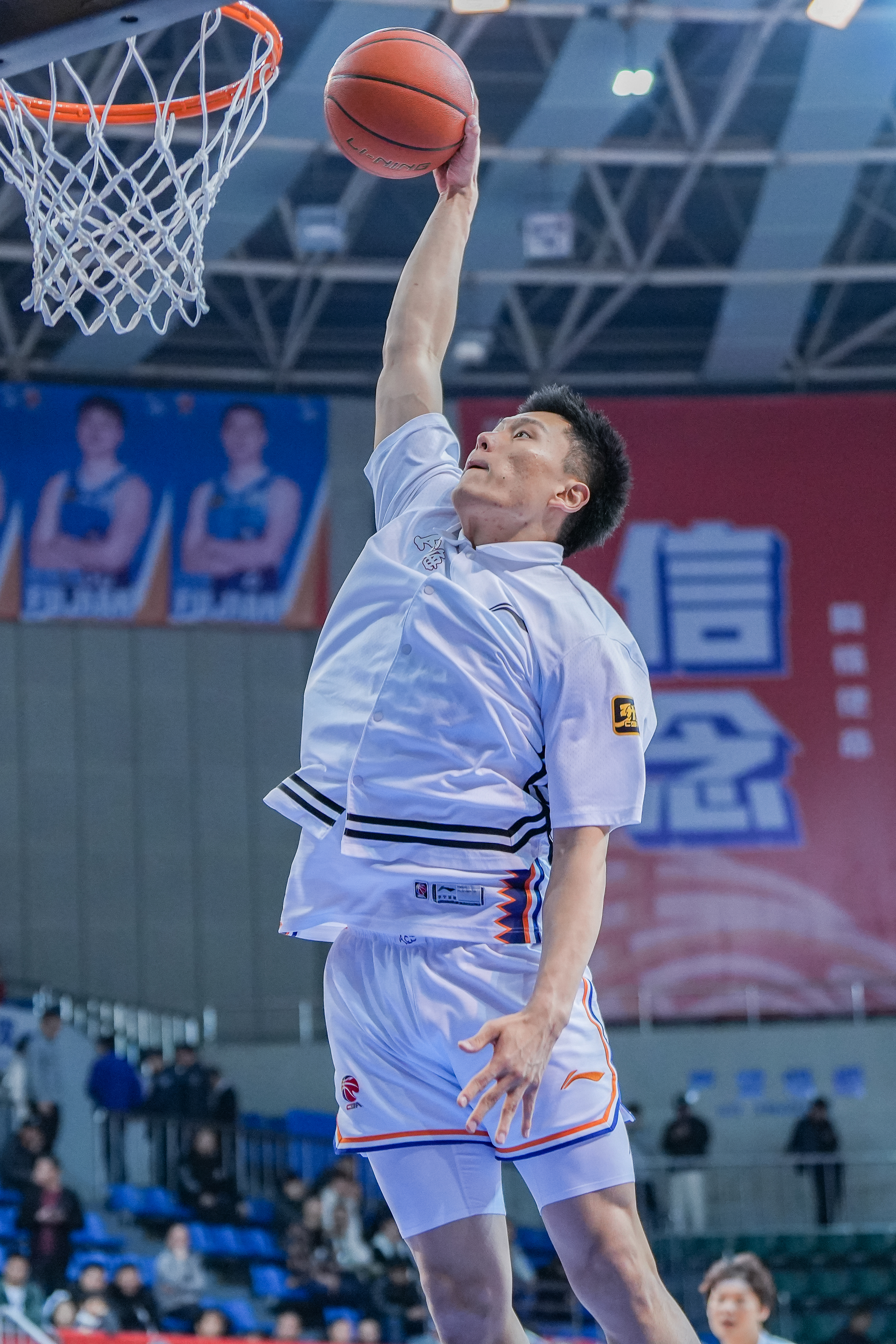  持續(xù)漲球！上海男籃“李花”組合—李弘權(quán)、李添榮