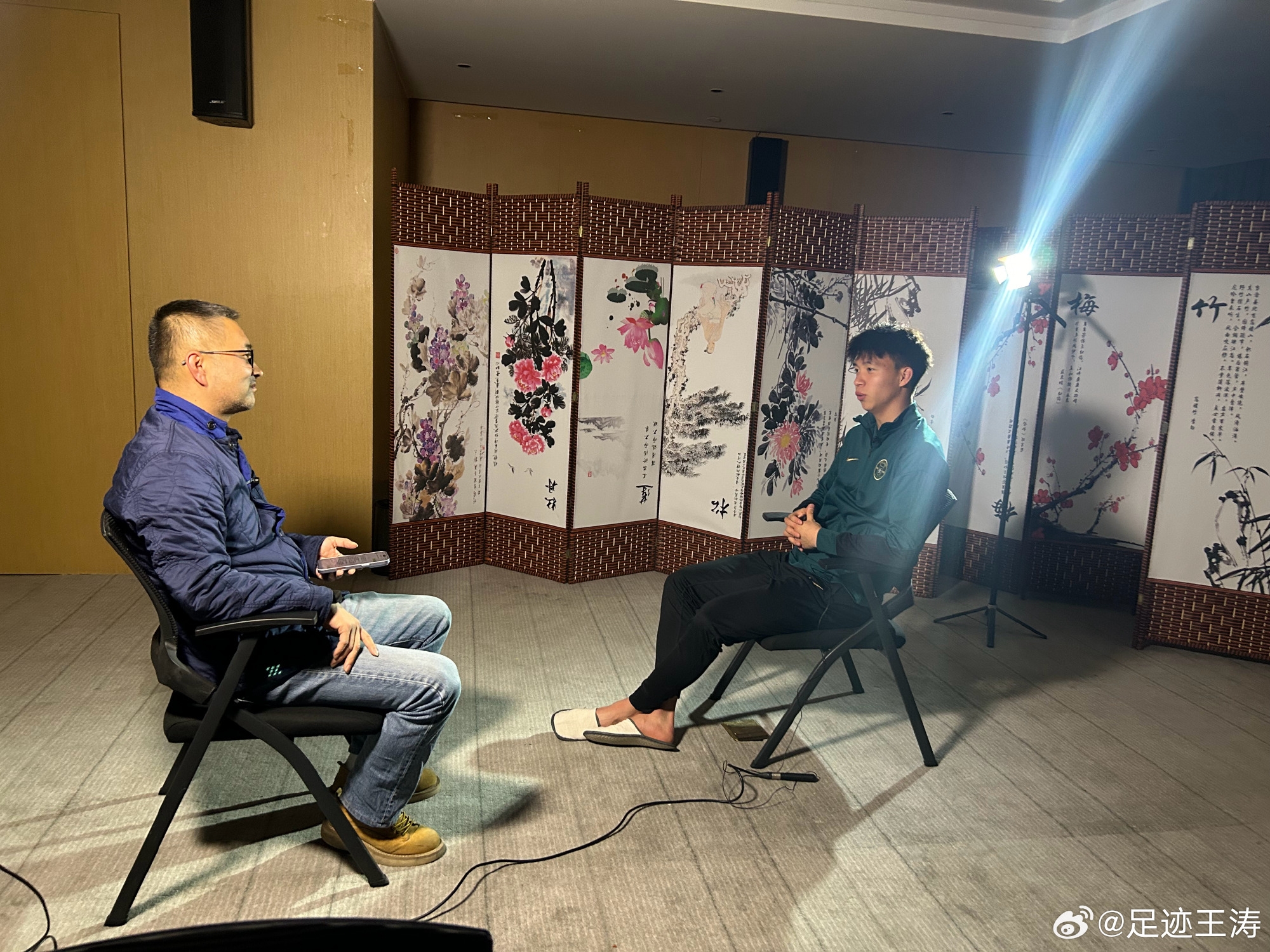  記者：王鈺棟視韋世豪為偶像&想加他微信，現(xiàn)進了國足不知加到?jīng)]