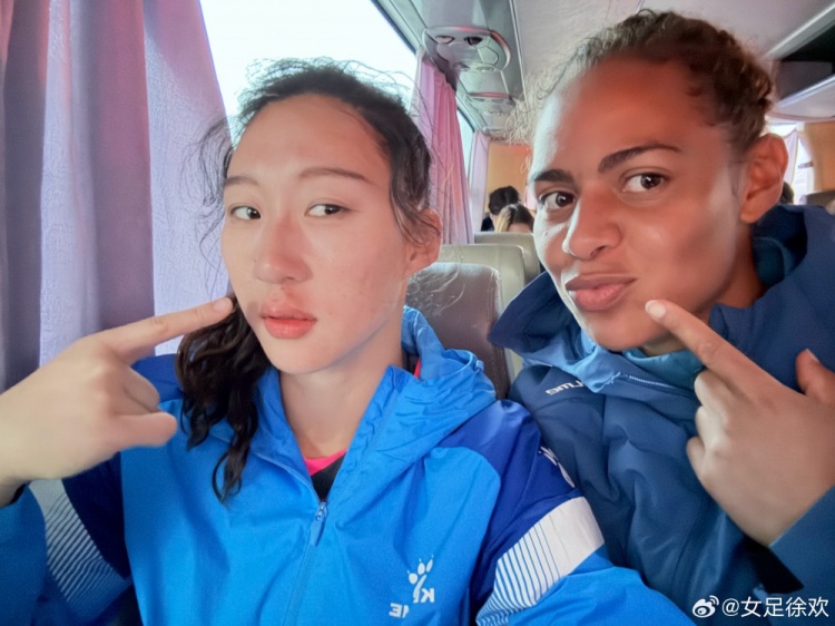  神勇！女足國(guó)門徐歡曬照，比賽中被球砸臉仍力保球門不失