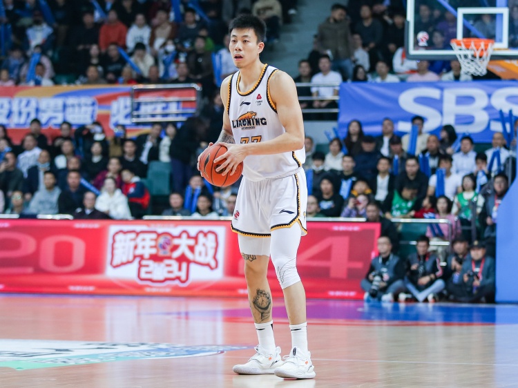  攻防俱佳！張鎮(zhèn)麟15中8拿到19分7板6助5斷2帽