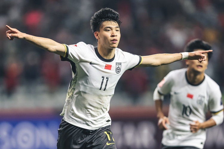  北青體育：18歲“跳級(jí)生”王鈺棟有望進(jìn)入國(guó)足客戰(zhàn)沙特名單！